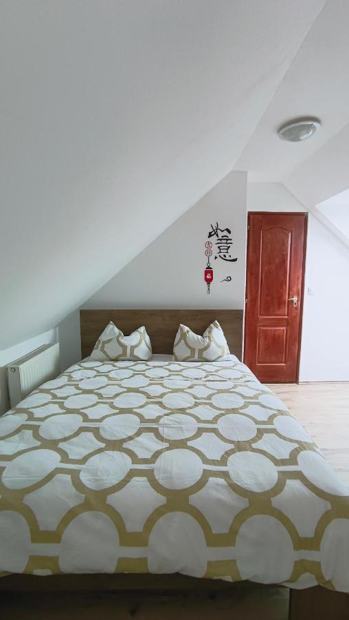 Hoke Lakas Apartment Sopron Bagian luar foto