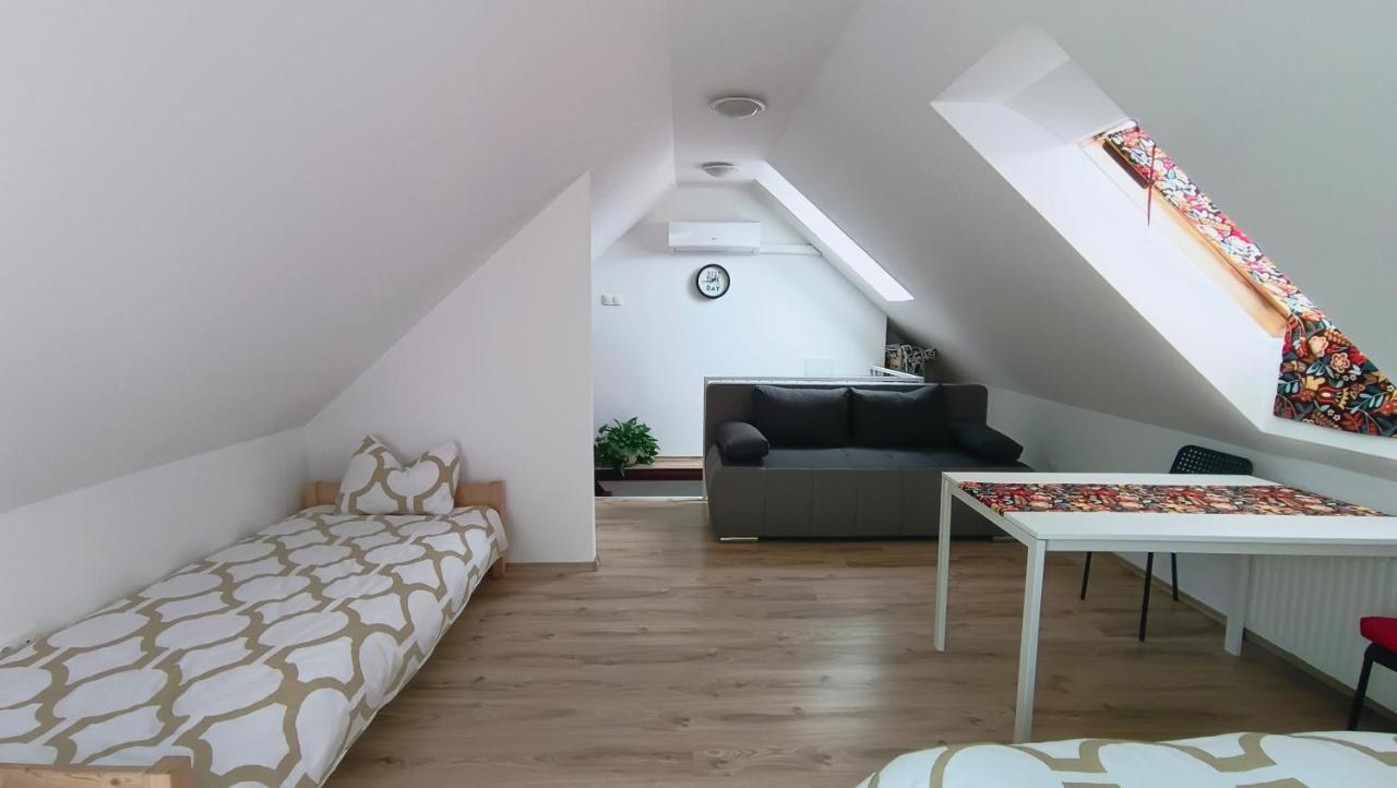 Hoke Lakas Apartment Sopron Bagian luar foto