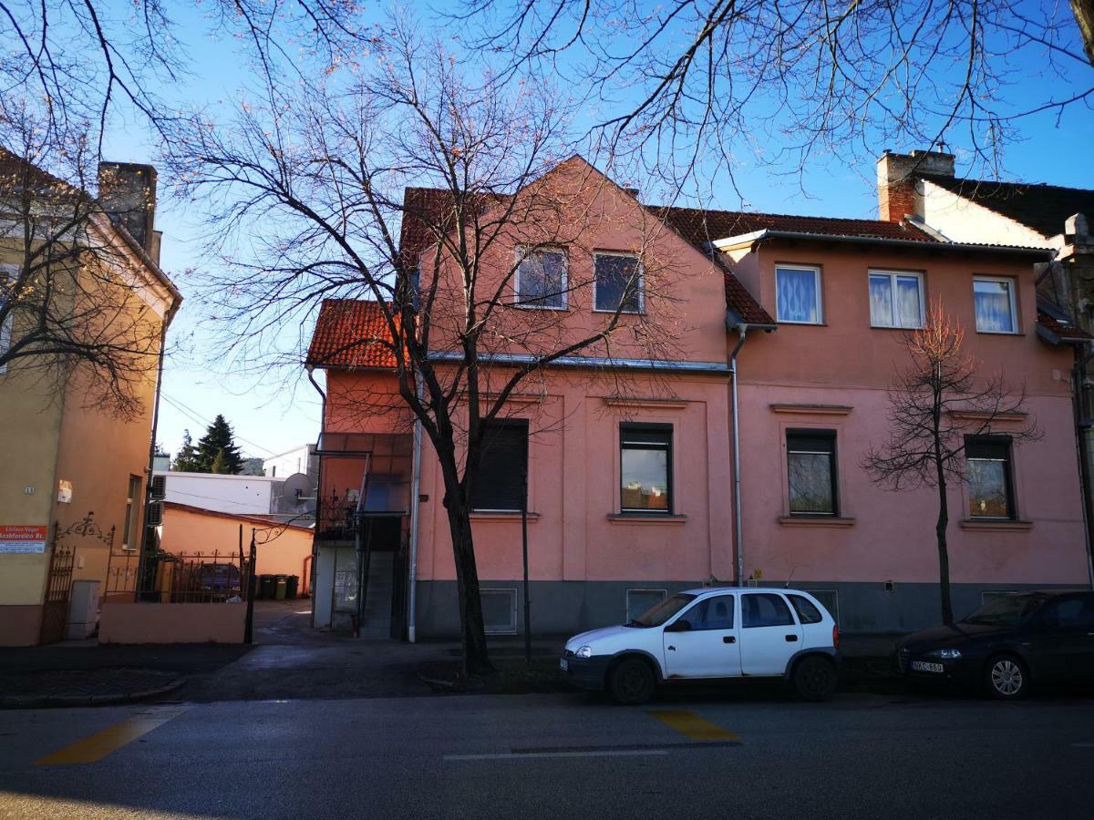 Hoke Lakas Apartment Sopron Bagian luar foto